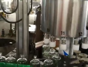 12頭高**全自動灌裝機，塑料蓋自動提升理蓋掛蓋機